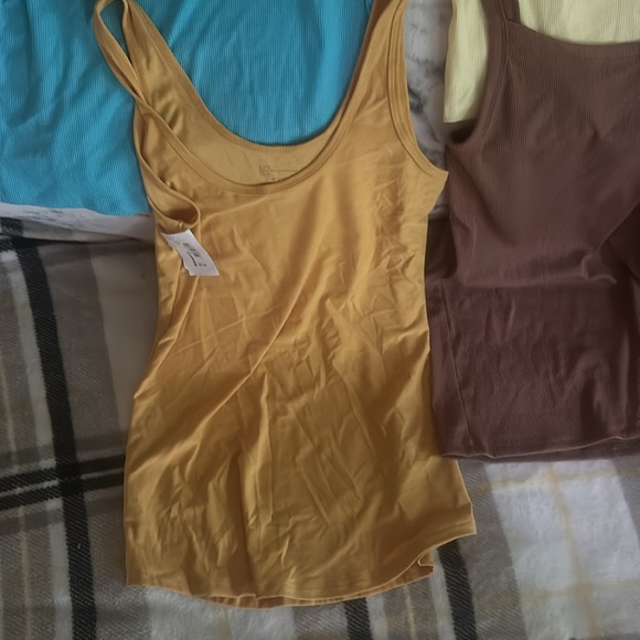 Women’s different size tanks bundle - Picture 4 of 9